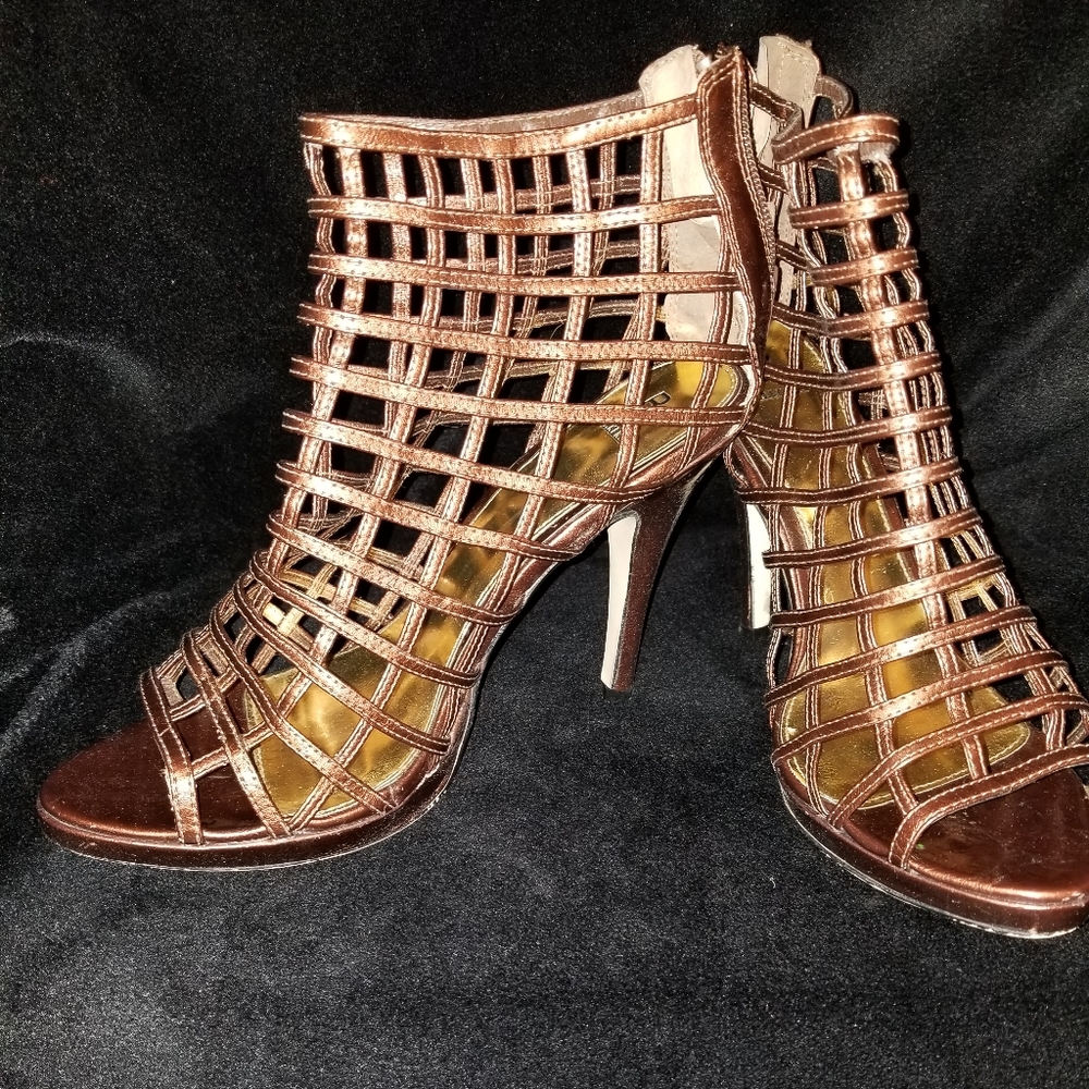 Shoes - Picture 15 of 16